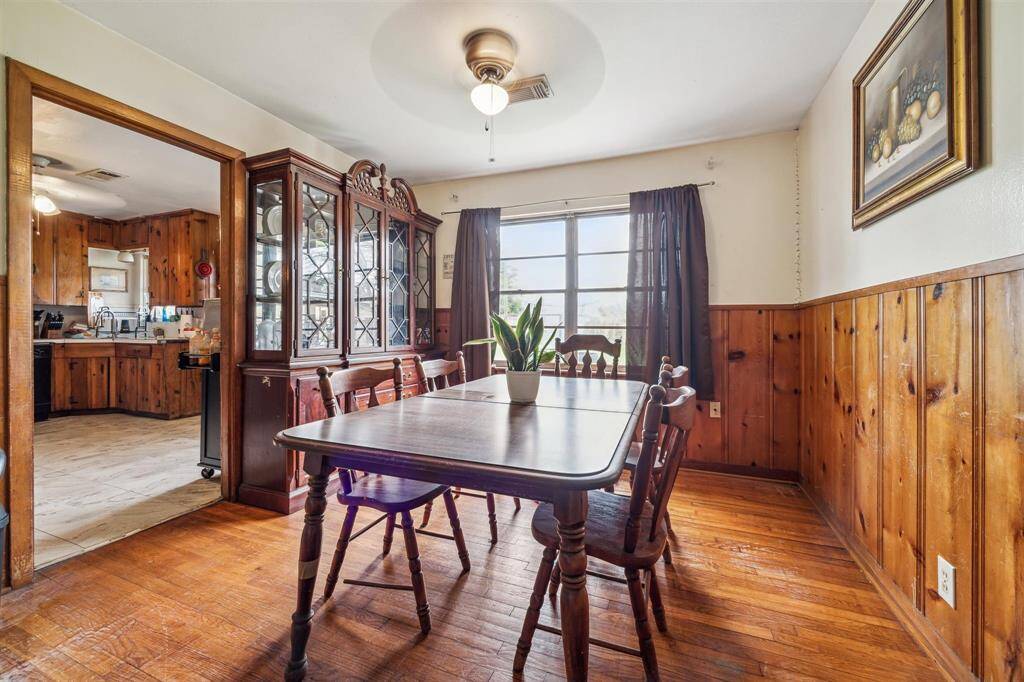 Cozy dining area adjacent to the kitchen for easy meal access.