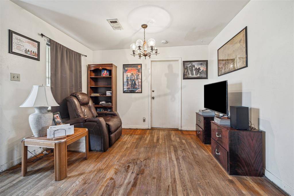 Tons of possibilities exist to create your ideal layout in this home! This extra room could be utilized as a dining area or a secondary living space. It's located conveniently to the kitchen.