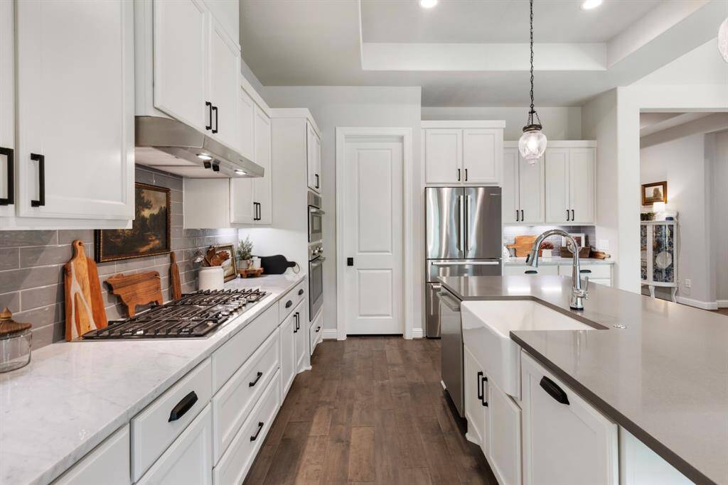 Looking down the kitchen toward the pantry