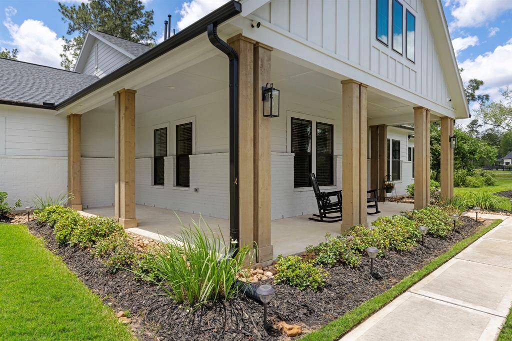 Front porch that wraps around to the side of the home