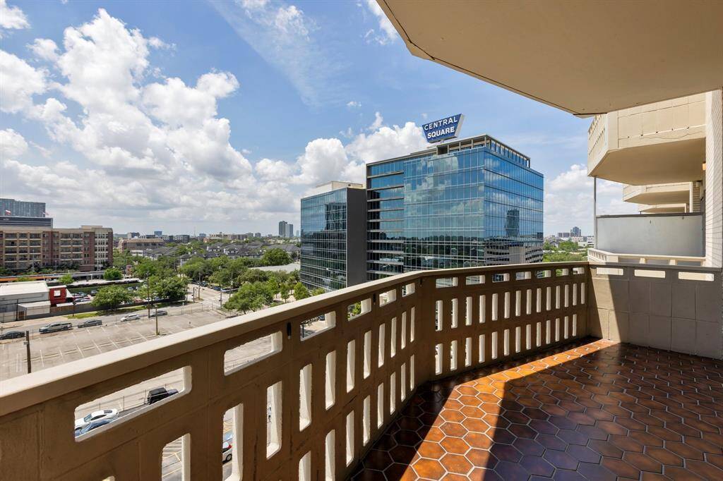 Balcony in Seconday BR