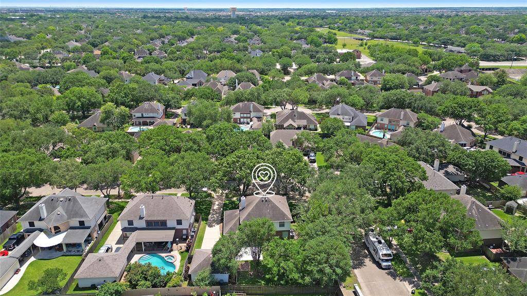 Harbour Park is an established neighborhood with mature oaks everywhere!  You're going to love it!