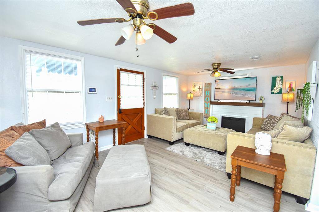 This freshly painted and upgraded with new flooring living room is bright and welcoming- perfect for relaxing or entertaining in coastal comfort.