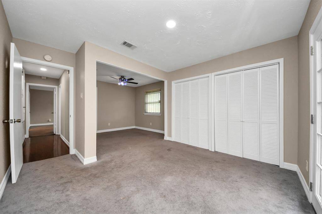 Bedroom 1 combined with bedroom 2, can be come back into individual bedrooms.