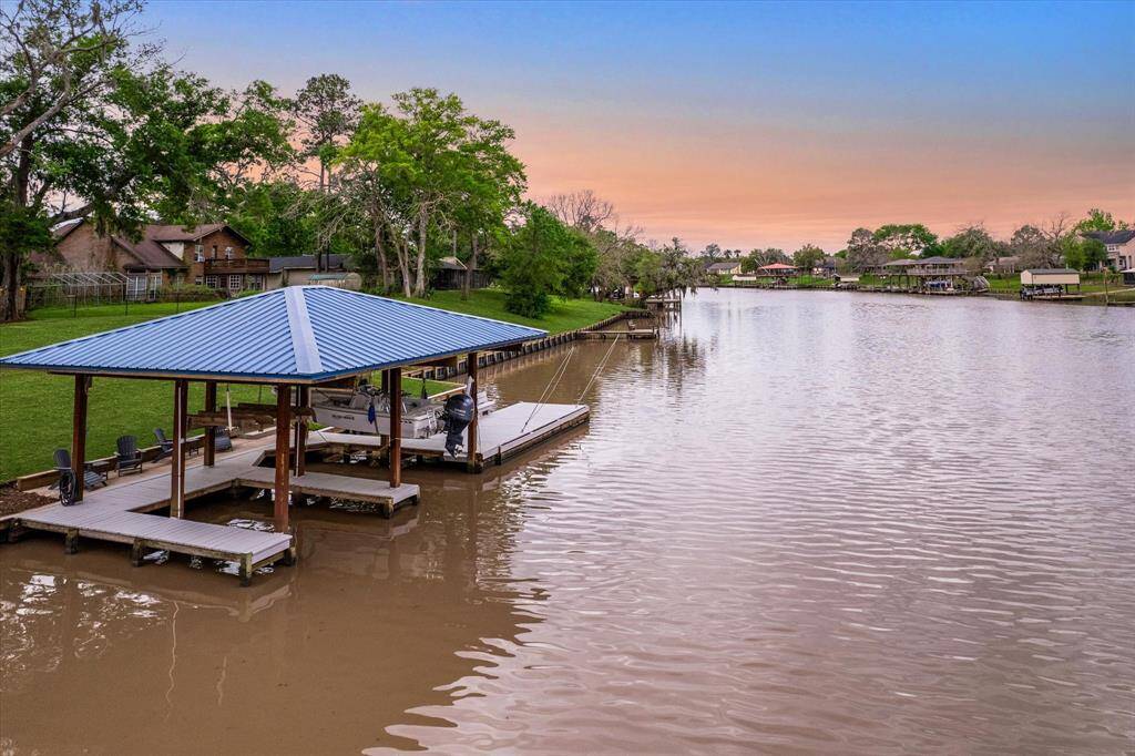 San Benard River offers incredible fishing and is well known among anglers for its abundant Red and Black Drum, Alligator Gar, and Blue Catfish. Also the most stunning sunsets you will see!