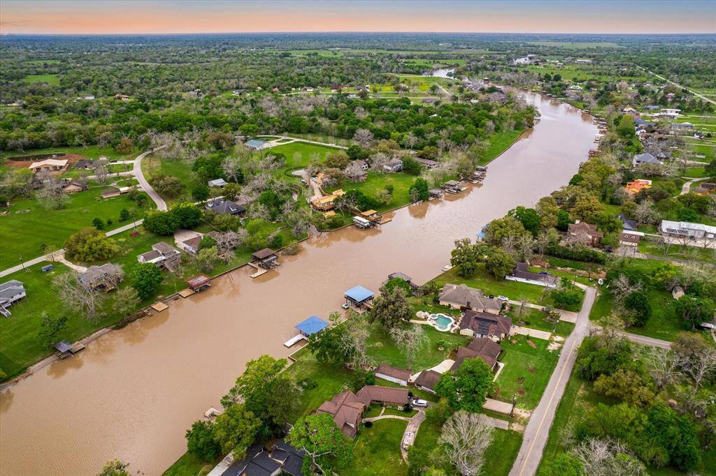 The San Bernard River is a picturesque waterway located in southeastern Texas, flowing through Brazoria, Fort Bend, and Wharton counties before emptying into the Gulf of Mexico. The river is renowned for its diverse ecosystem, supporting various fish species, including bass, catfish, and crappie, making it a popular destination for anglers and nature enthusiasts alike!