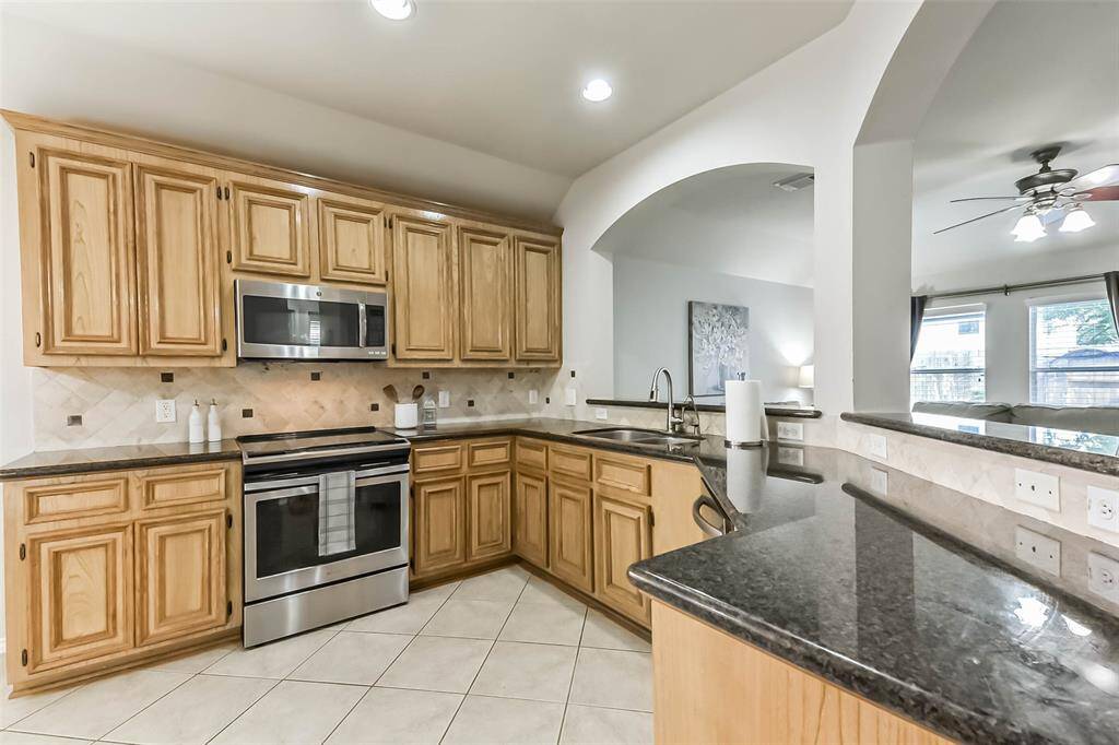 Open to living and breakfast areas—ideal for entertaining and everyday ease.