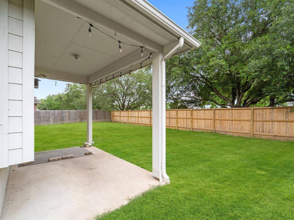 Covered patio area!