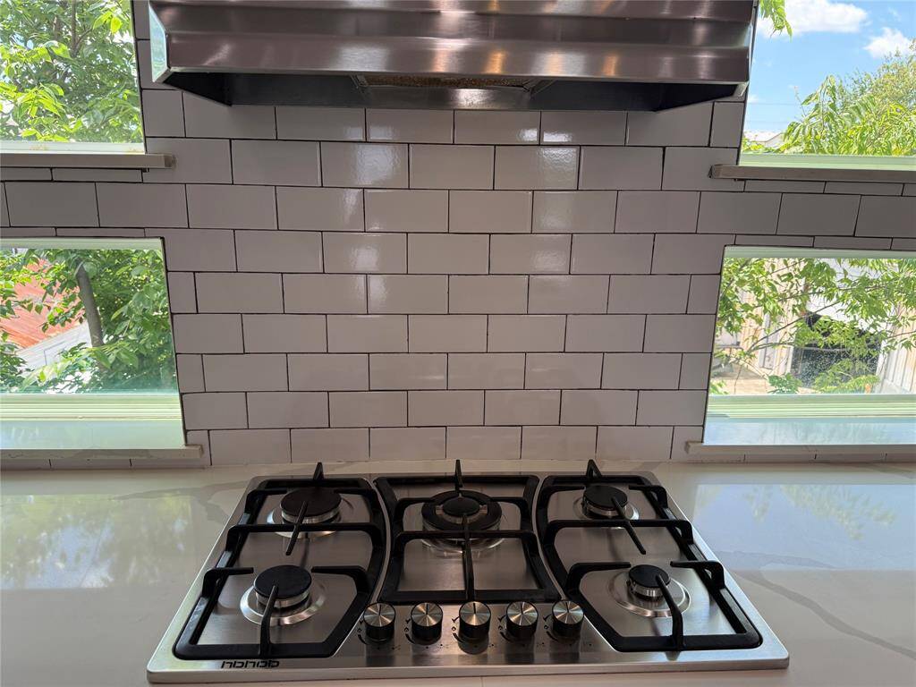 5-burner gas cook-top.