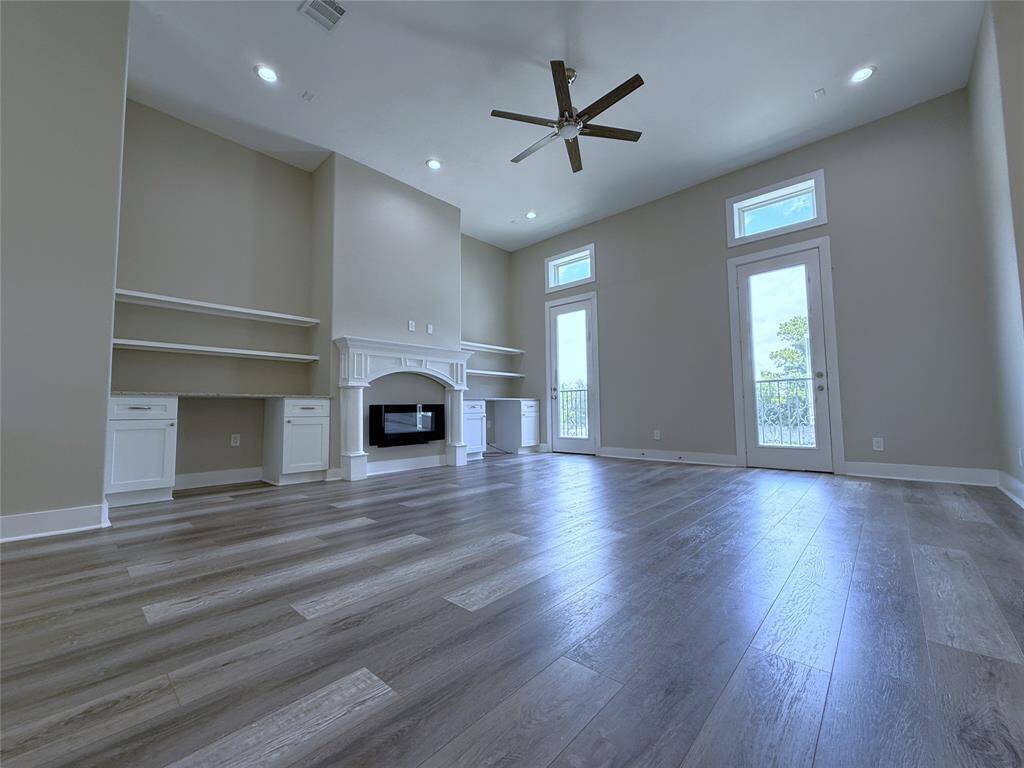 Recessed lighting & ceiling fan.