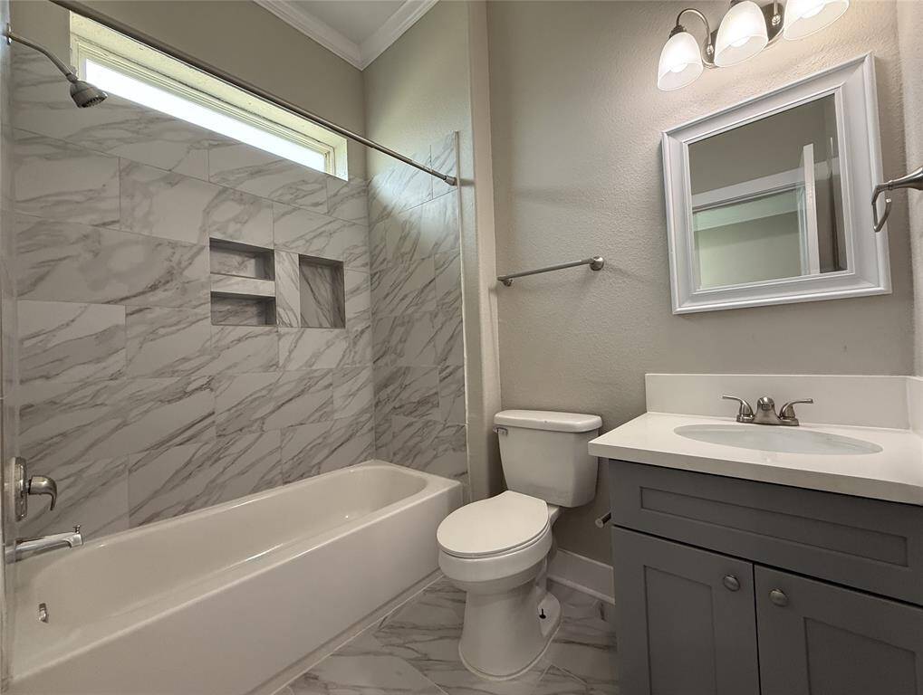 Tub/shower combo.