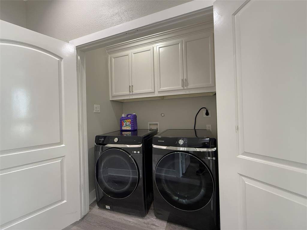 Washer/dryer included!