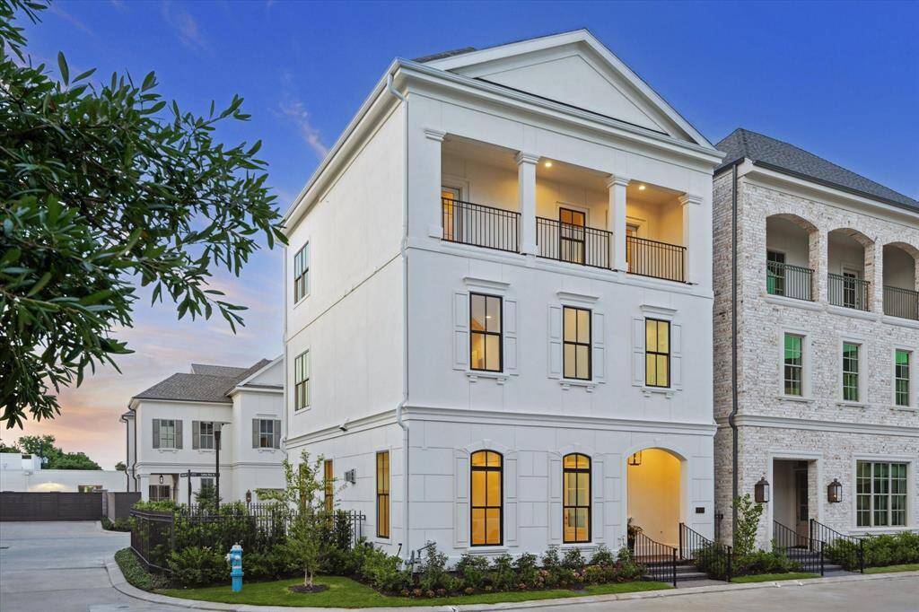 Welcome to 213 Sutton Row Place