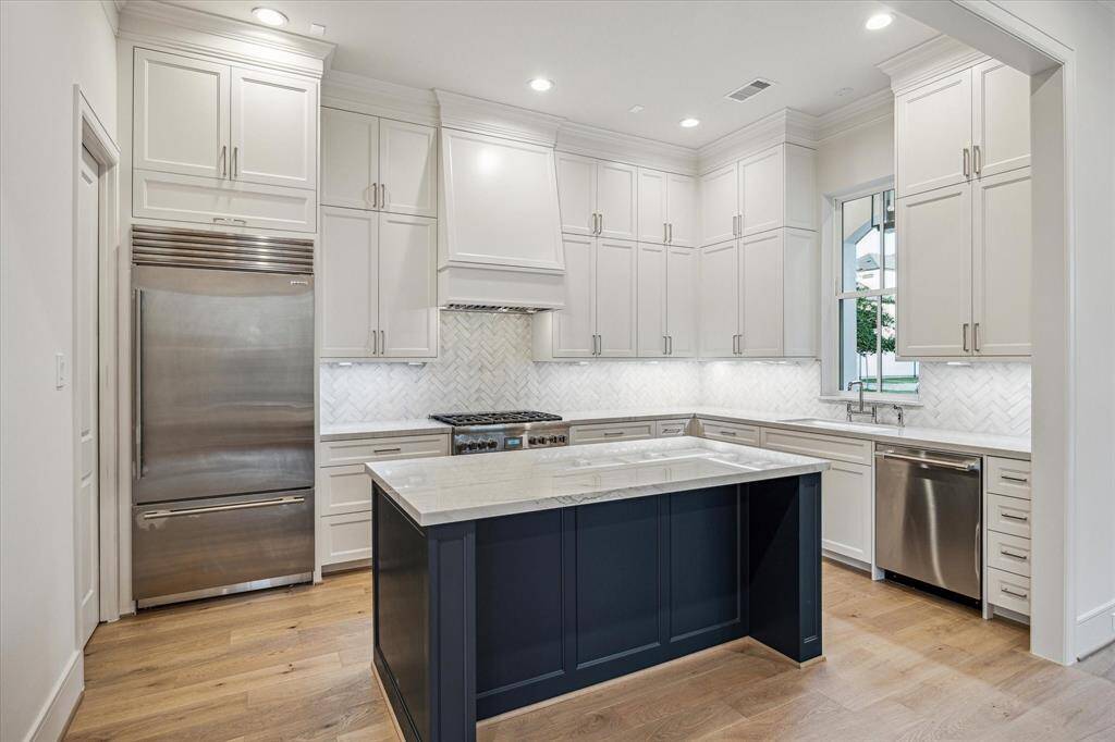 Gourmet kitchen complete with Stainless Steel appliances and 36" built in Sub-Zero refrigerator.