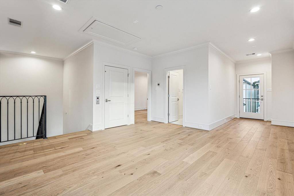 Very large game room on 3rd floor with access to the balcony.