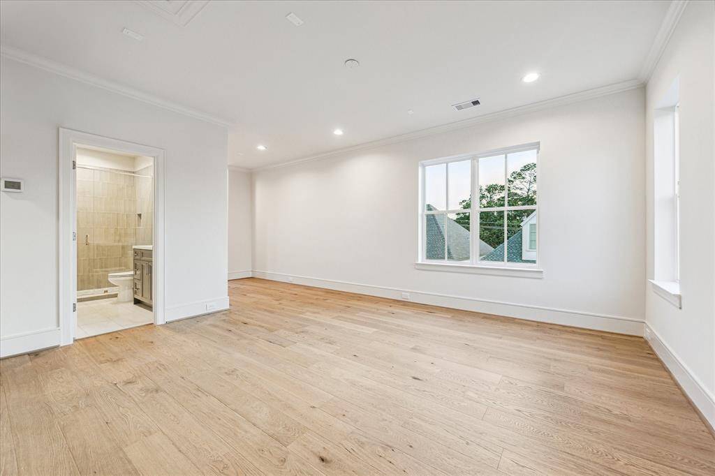 Another bath off the game room on 3rd floor.
