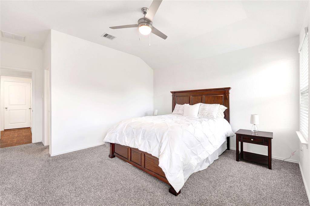 Elevated ceilings in primary bedroom