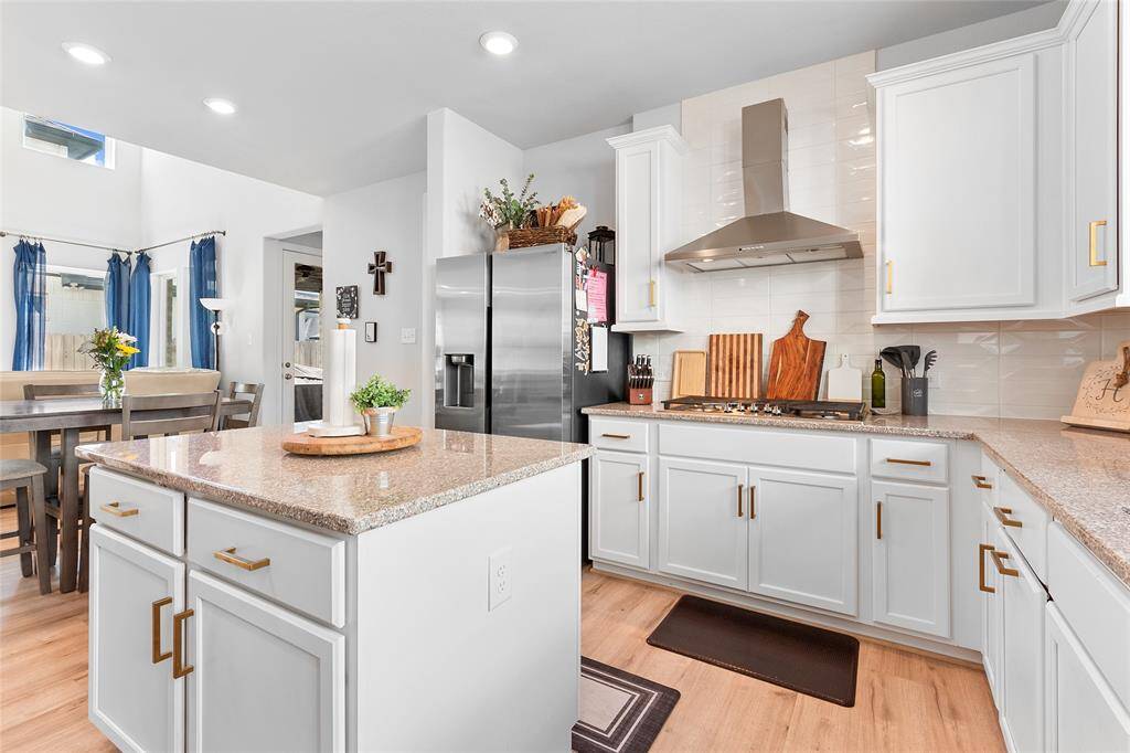 Beautiful white and gold cabinet accents.