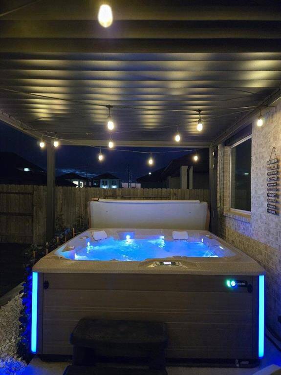 Relax and Enjoy this 6 seater.