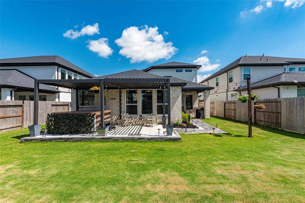 Gorgeous home (Like New), don't miss out. Get this barely lived in home for a great price and call it yours.