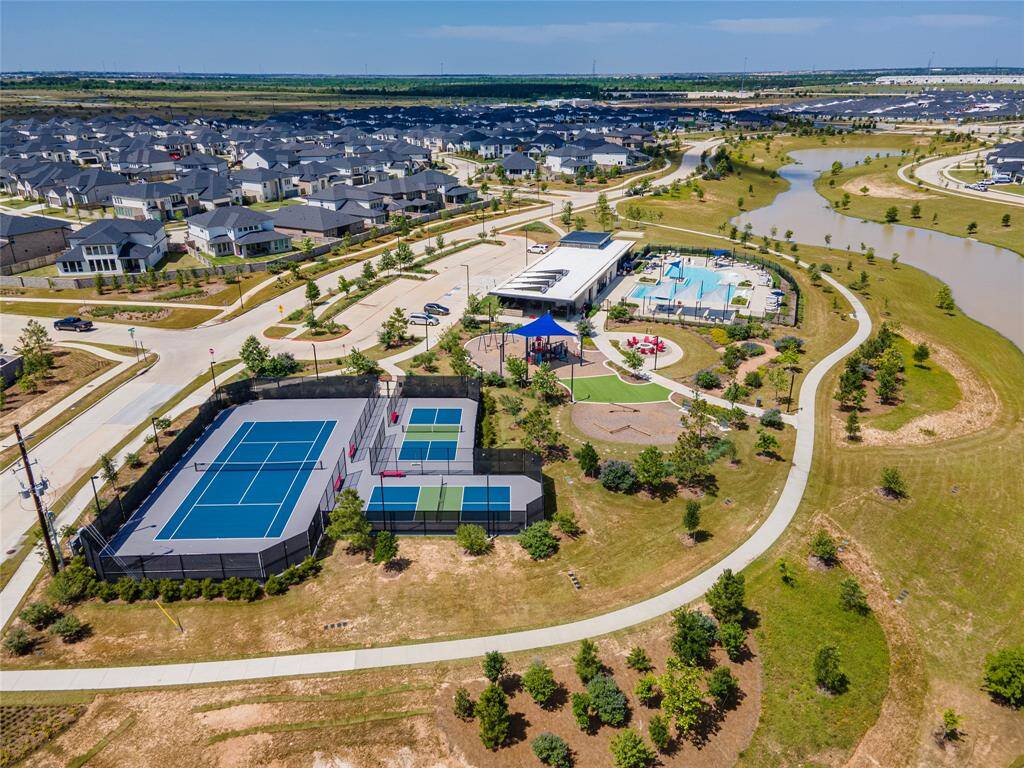Clubhouse, Area pool, tennis and pickleball courts.