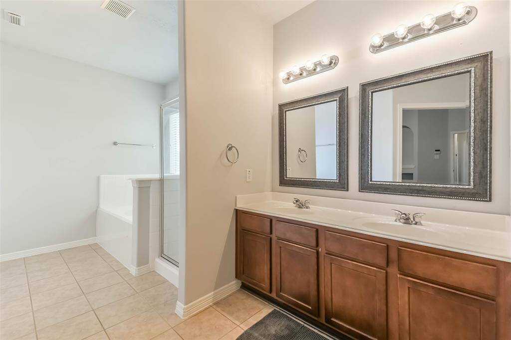 Primary Suite – Spacious retreat with bonus room, large closet, and en-suite bath.