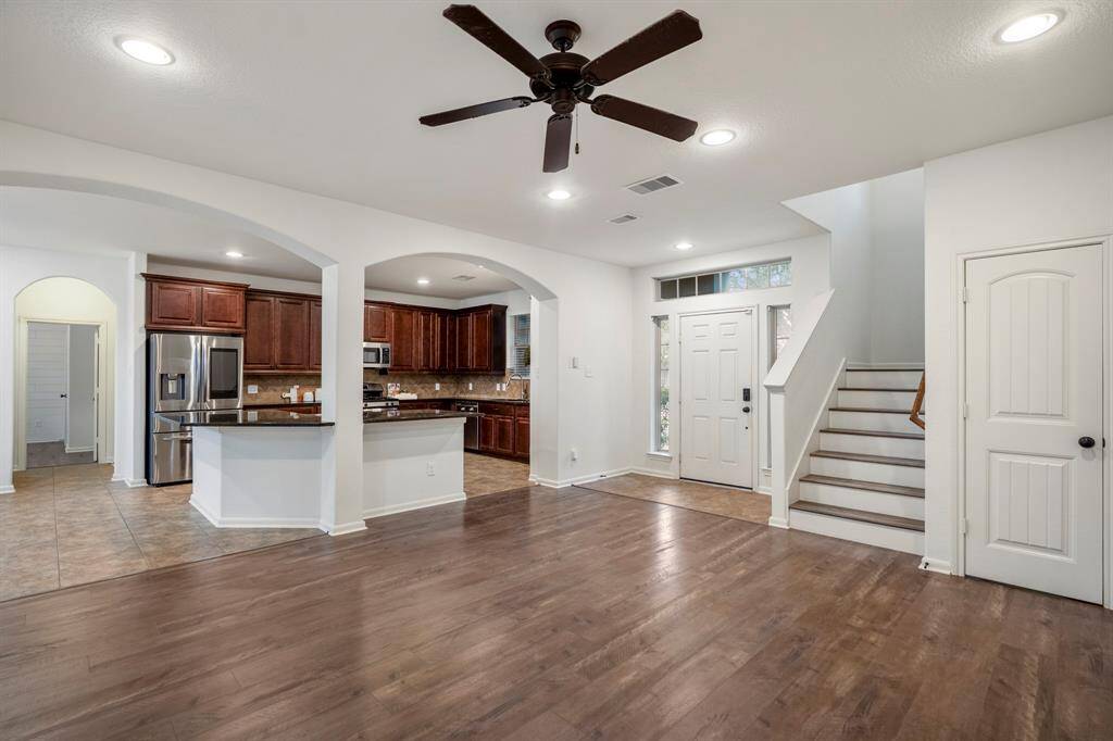 Spacious open floor plan ideal for entertaining guests!
