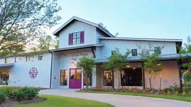 Access to Veranda's top tier amenities include: The Cottage House