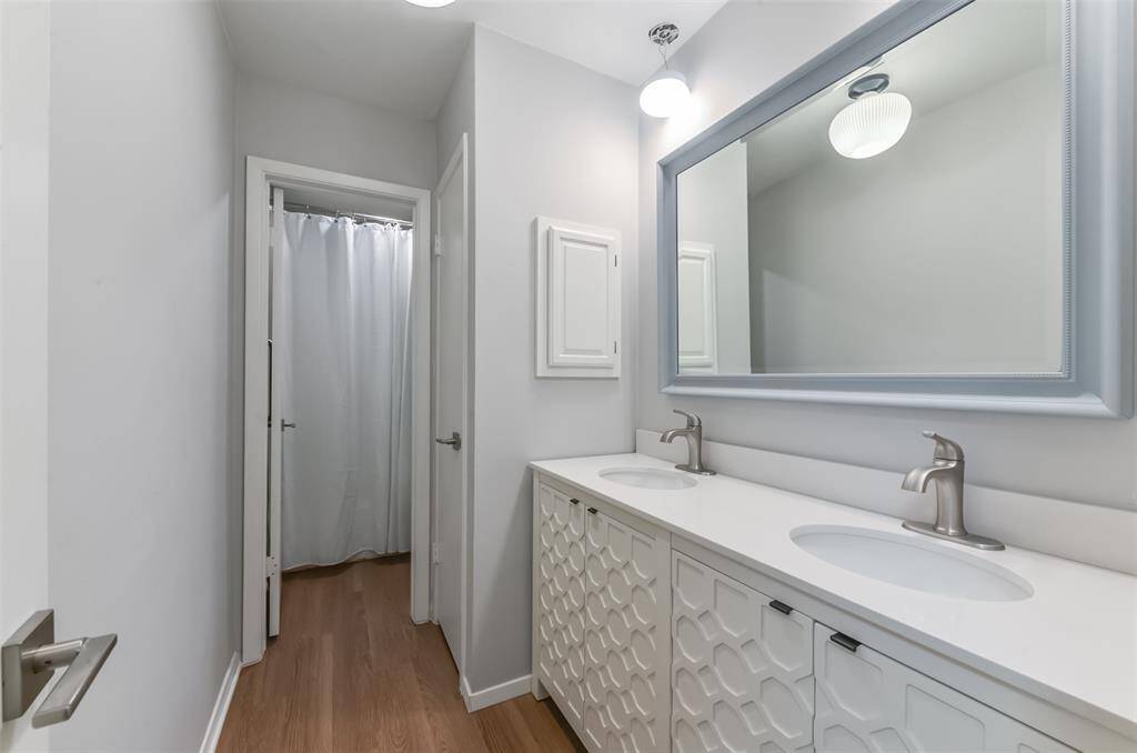 Secondary bathroom with DOUBLE SINKS and shower/tub combo.