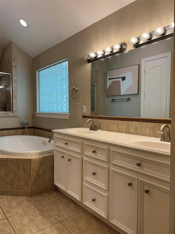 Utility room with plenty of cabinets