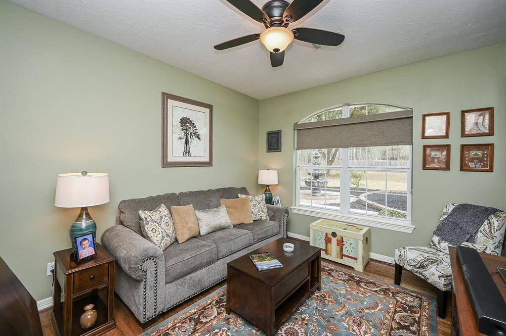 So much natural light in all rooms and through-out.