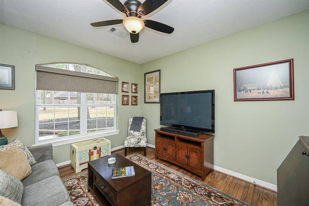 Room for guest or can be turned into a workout & yoga room.