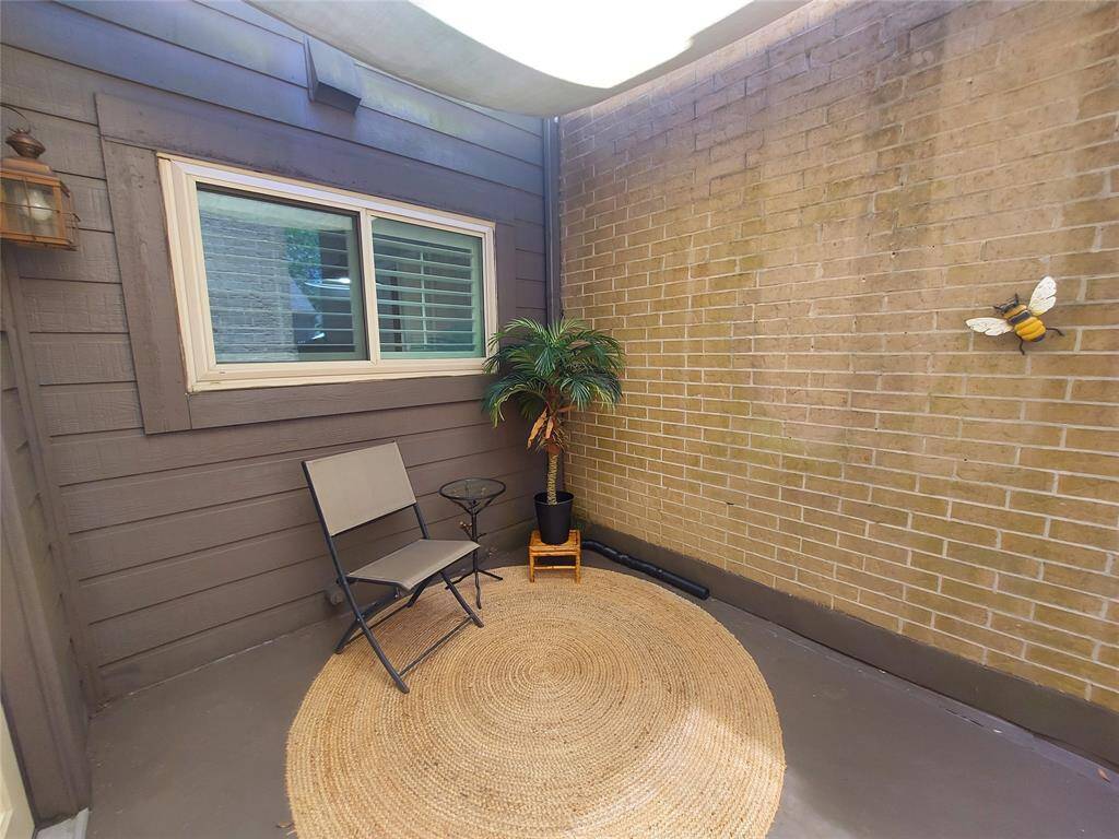 This patio is right outside of the dining area so you can use your imagination to really go wild with decorating !