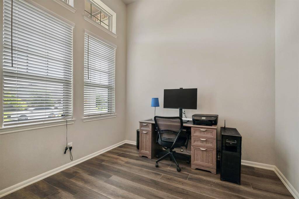Office/ possible 5th bed