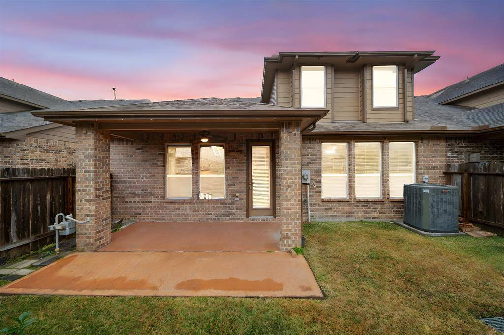 Extended covered back patio!