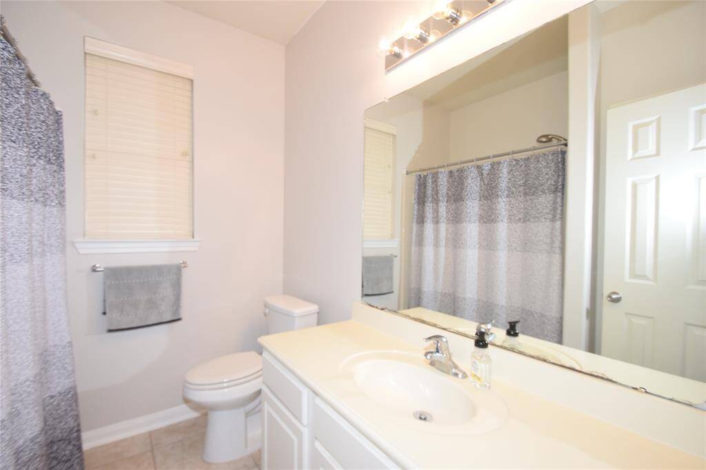 Full bath with a tub/shower.