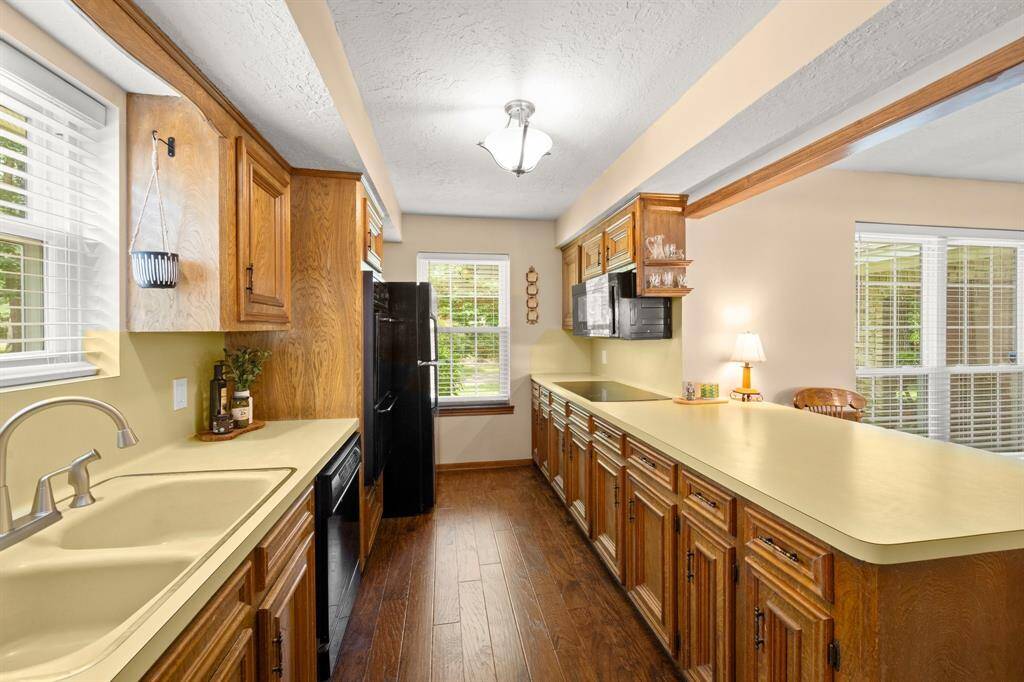Large breakfast bar to the right has all the space needed for cooking with the kids and buffet style entertaining.