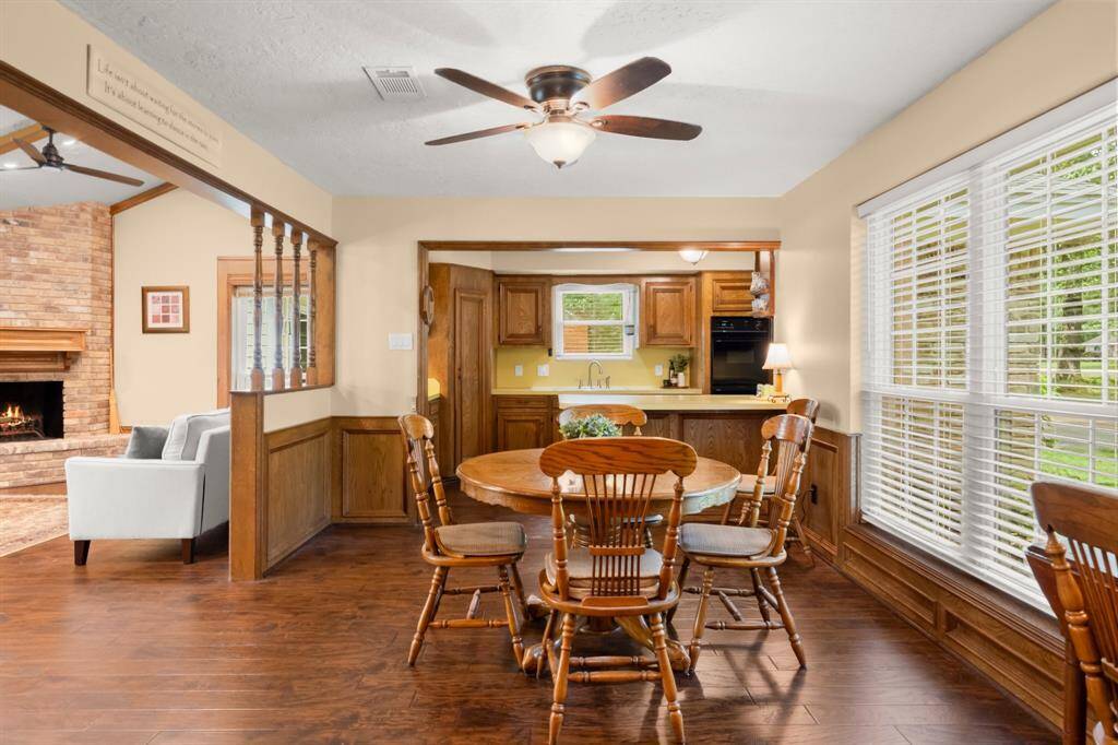 Open floor plan flows between the breakfast room, kitchen and family rooms.