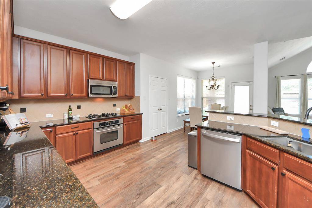 Another view of the kitchen!