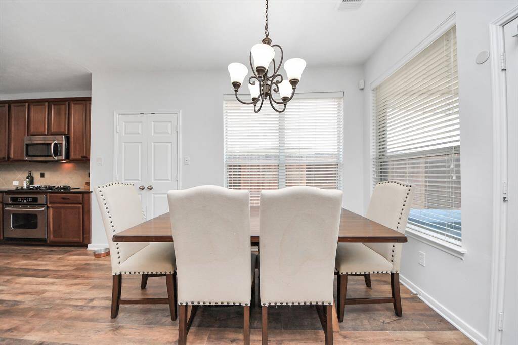 Dining room with a nice chandelier!
