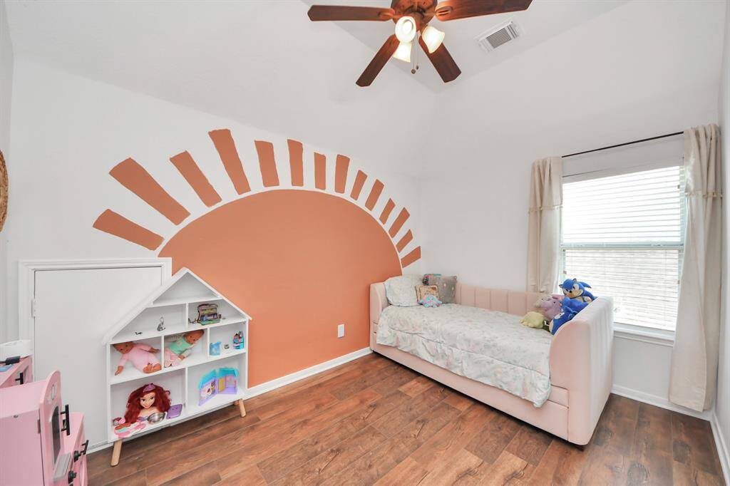 Another view of the second bedroom!