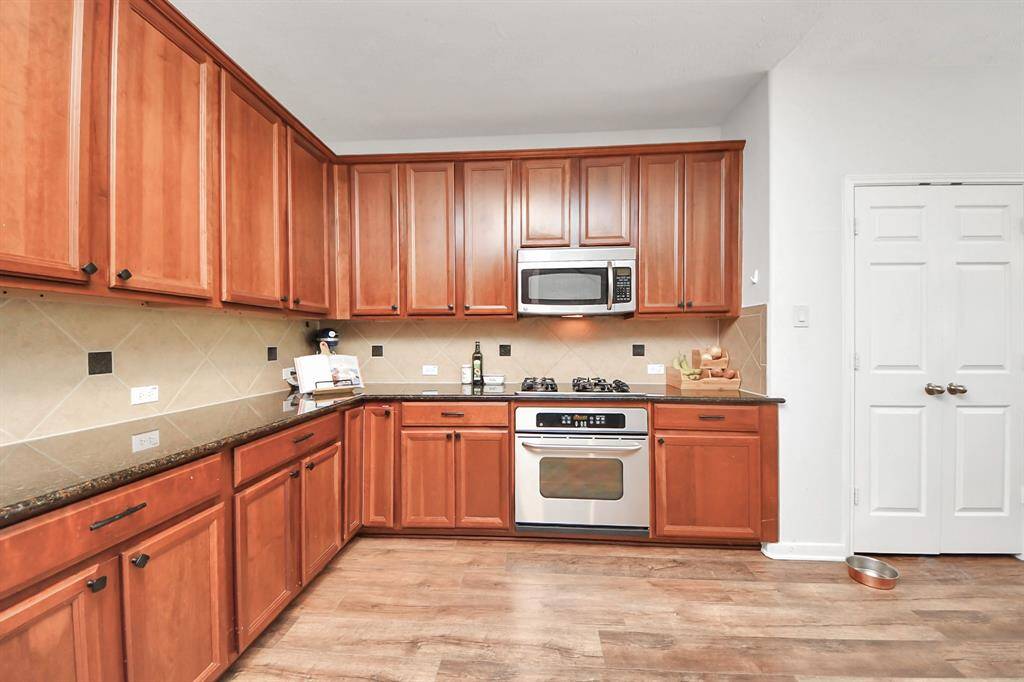 Never worry about storage with this cabinet space!