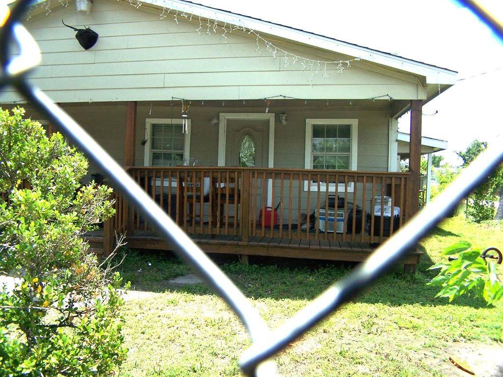 Only home facing E. Crossstimbers..all others face West