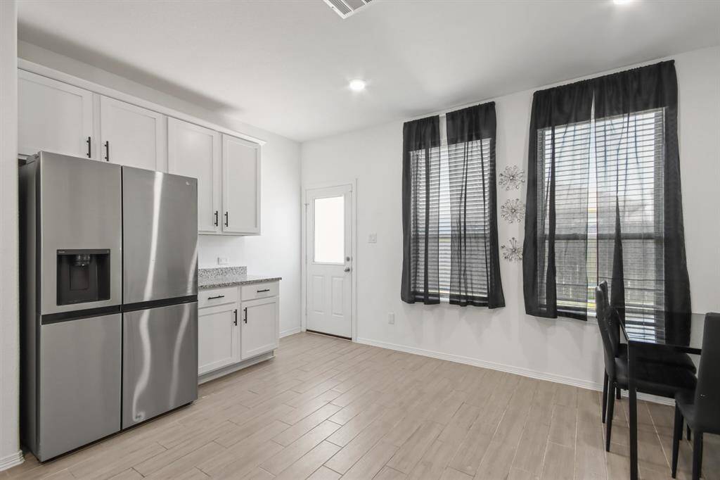 The spacious breakfast area is perfect for your morning coffee.