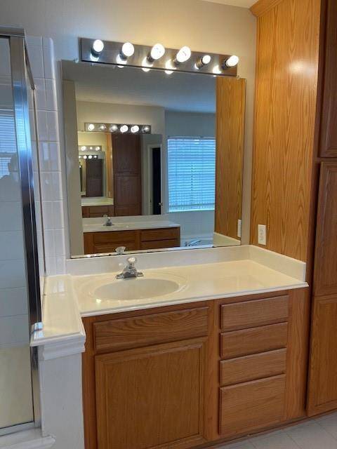 2 sinks in Primary Bathroom