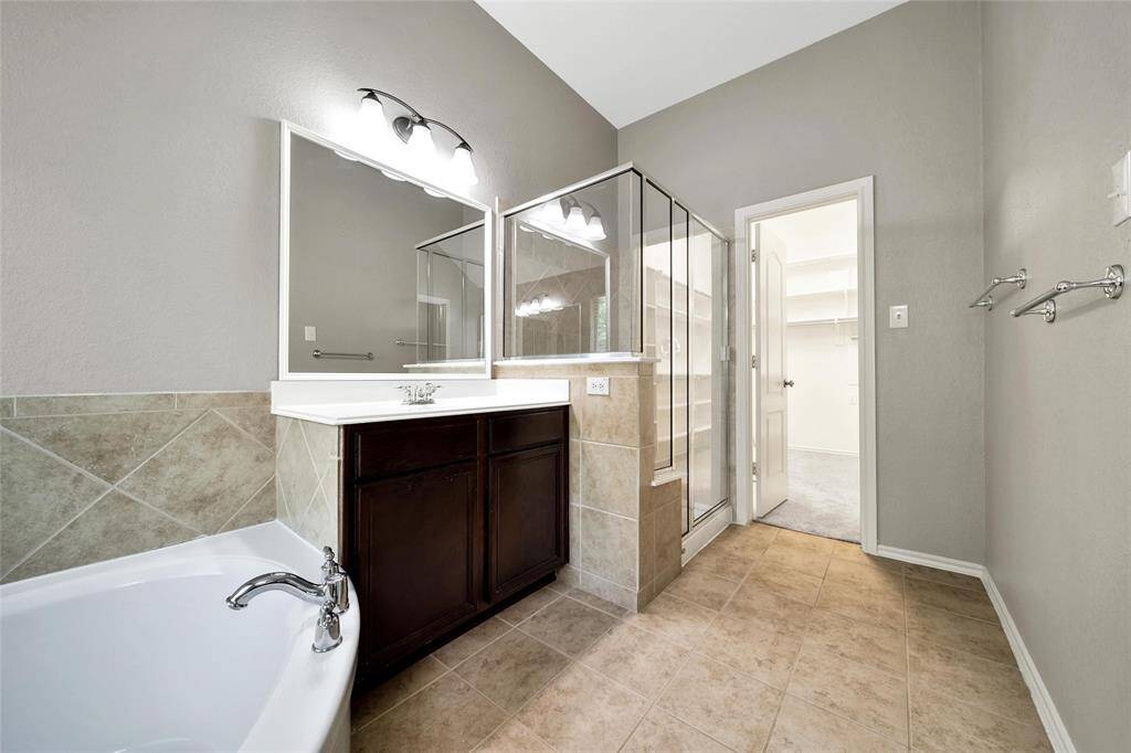 A quick shower or a long soak - you have your choice.