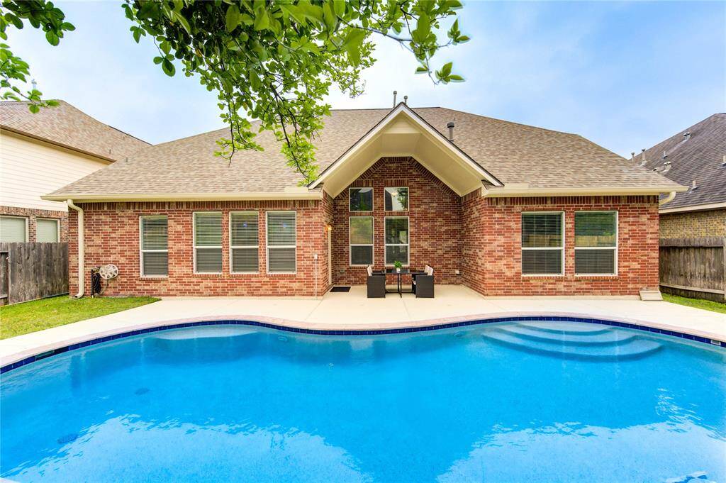 The pool is HUMOUNGOUS!