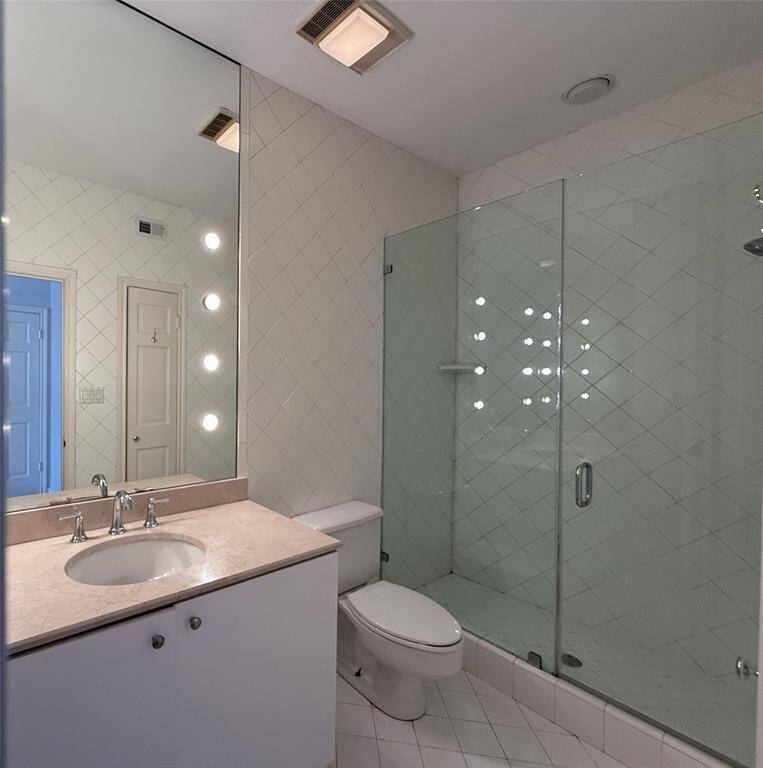 The 2nd secondary bathroom.