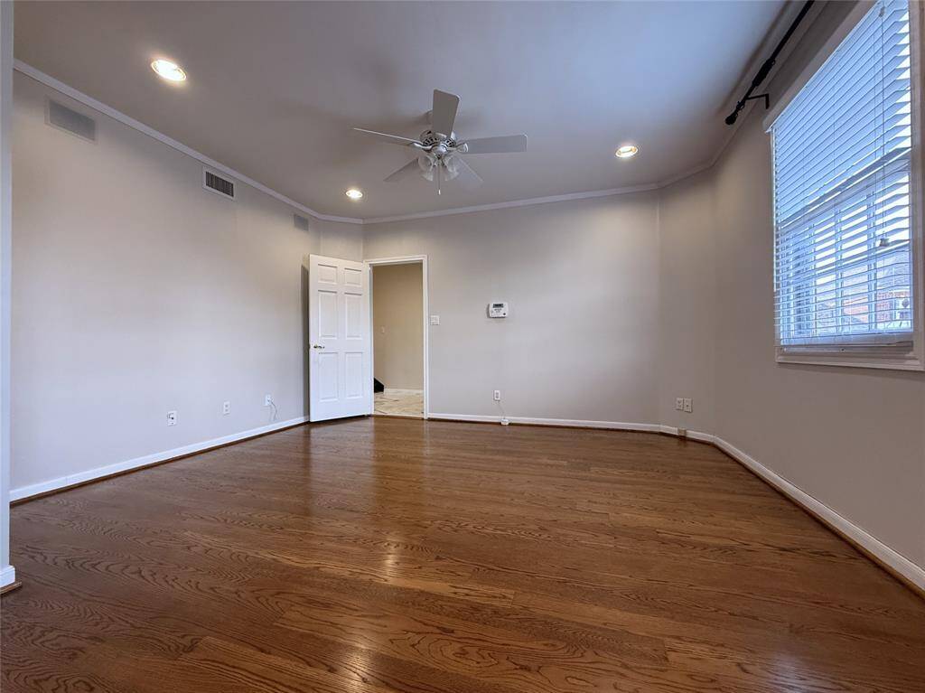 Alternate view of the office/bonus room.