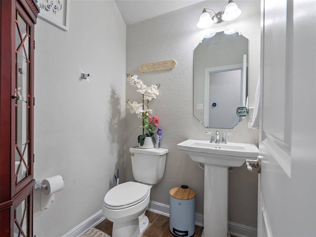 Large Half Bath downstairs